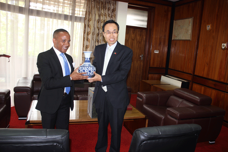 chinese-ambassador-with-mayor